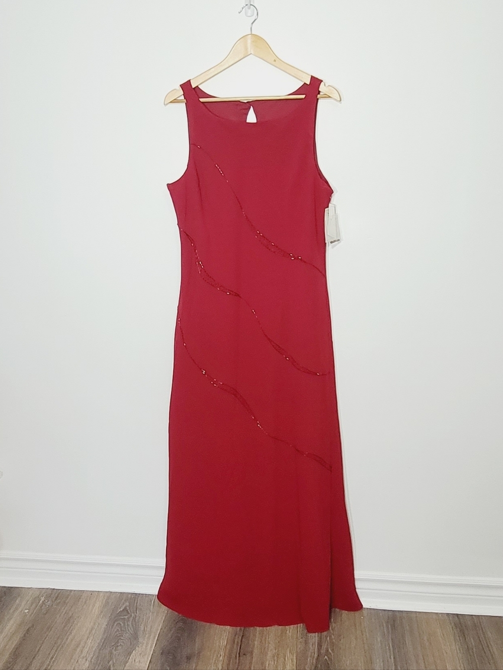 Vintage Jessica NEW Dark Red Embroidered Gems Sleeveless Full Length Formal 16